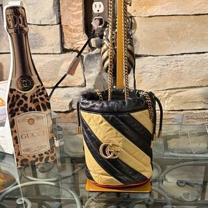 Gucci GG Marmont Mini Bucket Crossbody Bag